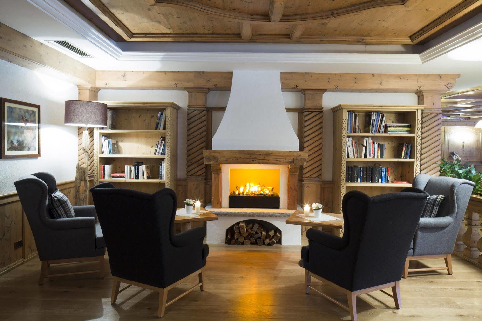 Sport Hotel Majare Pozza di Fassa Bagian luar foto